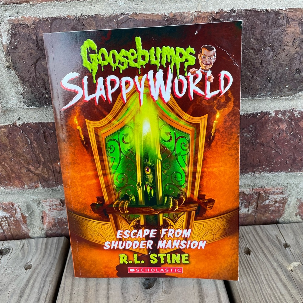 Paperback Goosebumps SlappyWorld Escape From Shudder Mansion R.L. Stine Book
